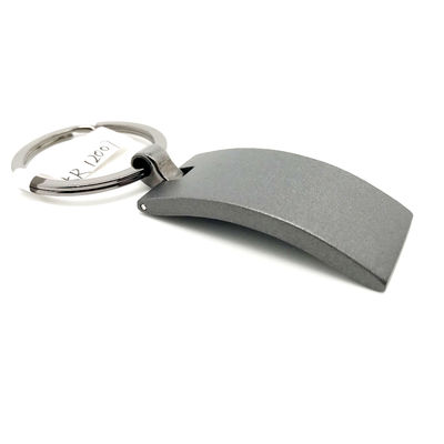 Dayanıklılık ve işlevsellik için logo özelleştirilmiş metal anahtarlık tutucu